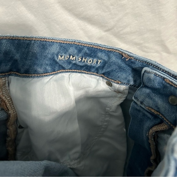 American‎ Eagle Outfitters Denim “Mom Shorts” Light Wash High Waist Womens 12 - Picture 4 of 5